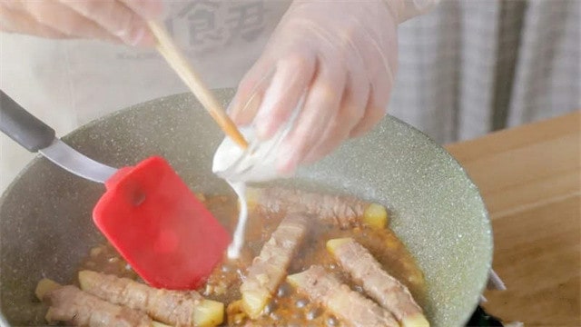 肥牛土豆小排骨的做法