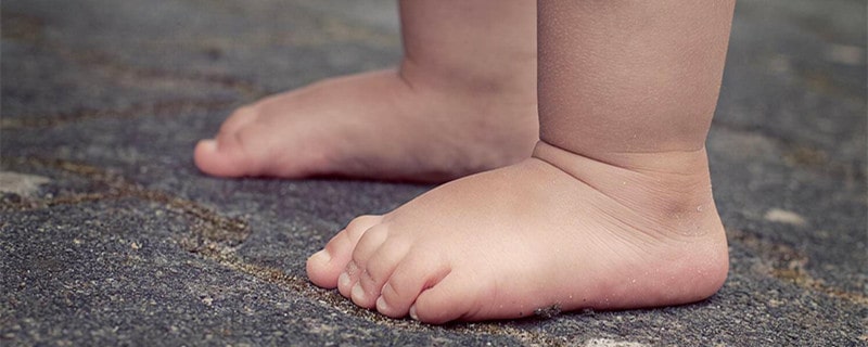 宝宝光脚注意事项