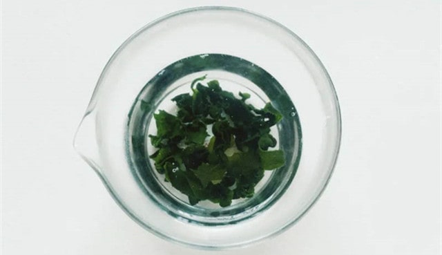 裙带菜鲜虾排的做法