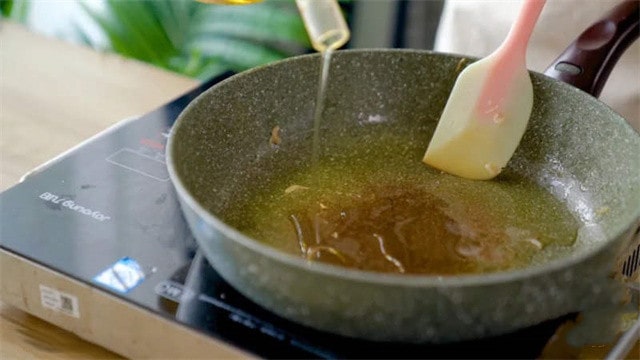 芋头干贝虾皮饭焖饭的做法