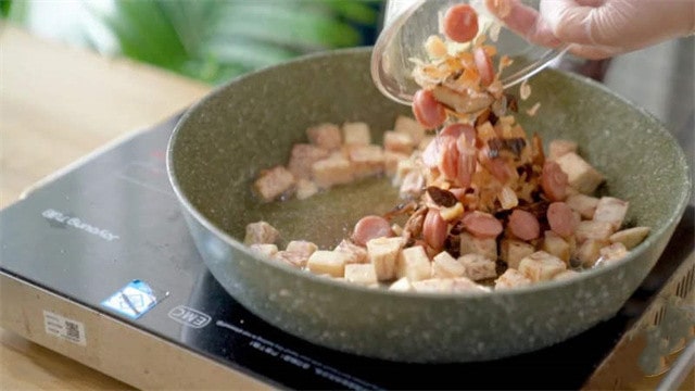 芋头干贝虾皮饭焖饭的做法