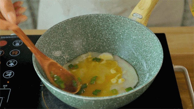 葱花蛋饼的做法