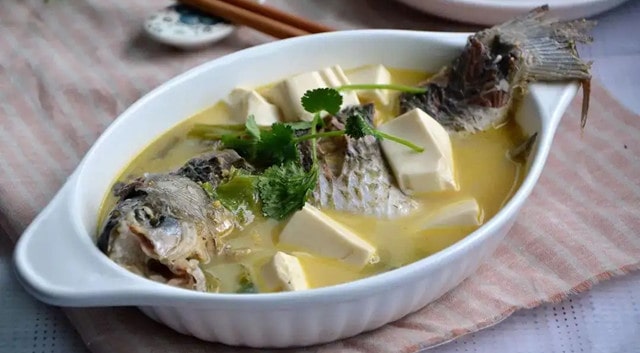 鲫鱼豆腐汤