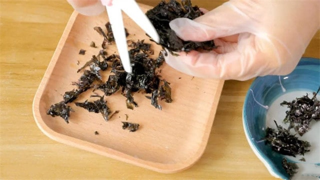 紫菜虾皮鸡蛋饼的做法