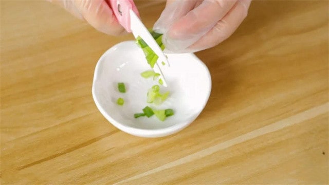 紫菜虾皮鸡蛋饼的做法