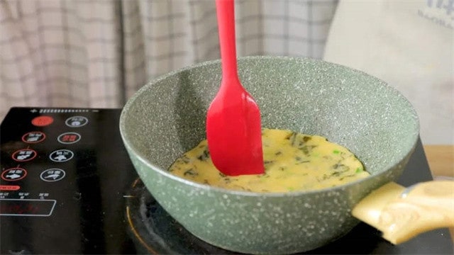 紫菜虾皮鸡蛋饼的做法