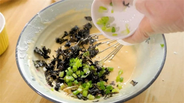 紫菜虾皮鸡蛋饼的做法