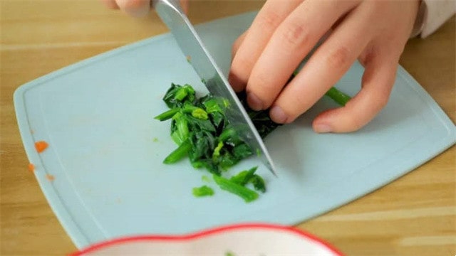 早点小吃菠菜厚蛋烧的做法