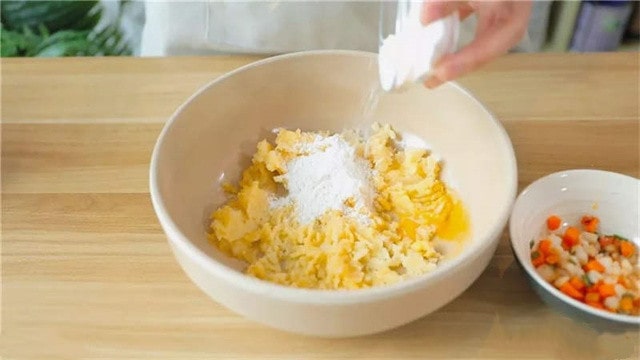 儿童营养早餐 土豆贝柱小圆饼的做法