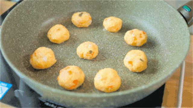 儿童营养早餐 土豆贝柱小圆饼的做法