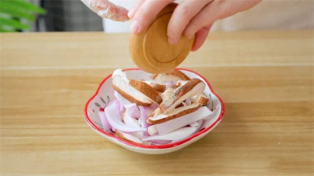 香菇洋葱小鸡腿的做法