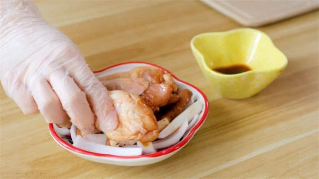 香菇洋葱小鸡腿的做法