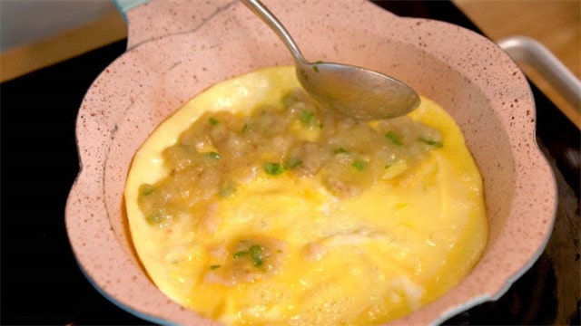 虾仁鸡蛋卷的做法