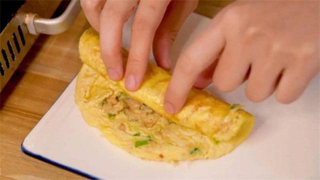 虾仁鸡蛋卷的做法