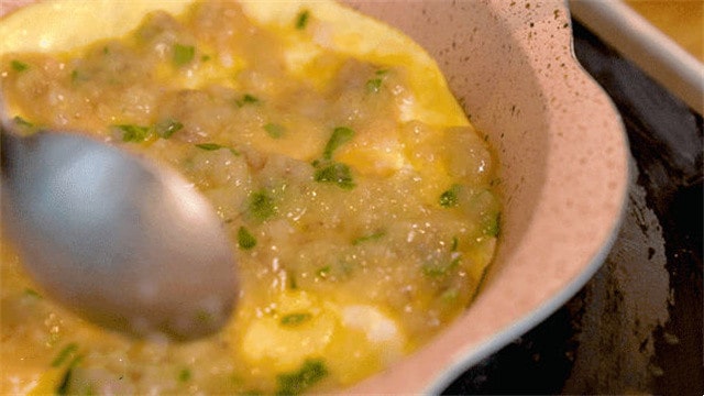 虾仁鸡蛋卷的做法