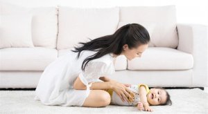 宝宝拉屎有奶瓣是怎么回事