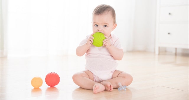 宝宝拉屎有奶瓣是怎么回事