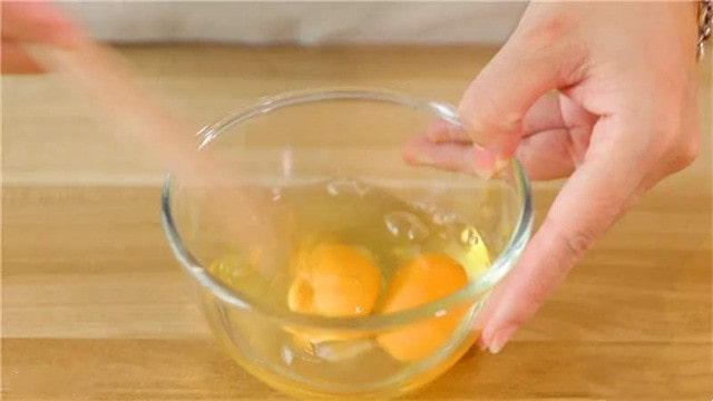 秋葵炒鸡蛋的做法