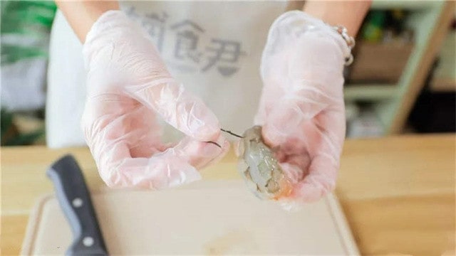 土豆虾肉疙瘩面的做法