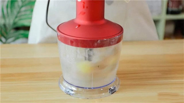 土豆虾肉疙瘩面的做法