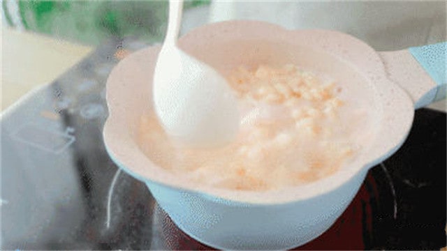 土豆虾肉疙瘩面的做法