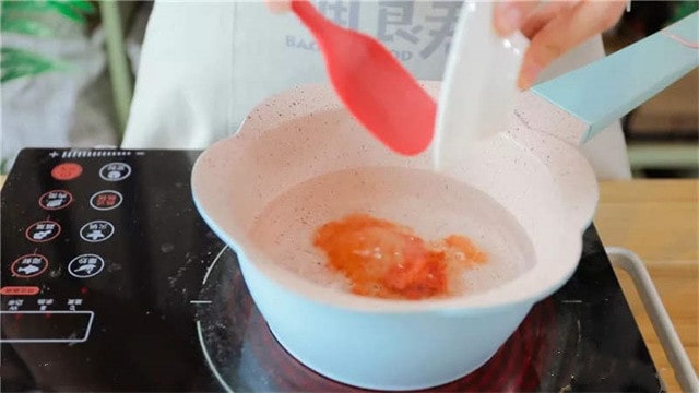 土豆虾肉疙瘩面的做法