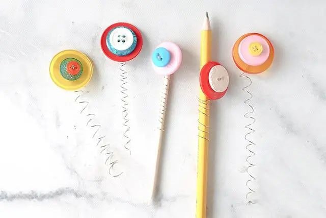 自制母亲节小礼物：纽扣手工制作花束