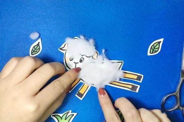 萌萌的小羊羔剪贴画