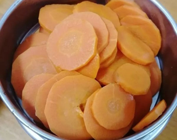 空气炸锅食谱甜烤胡萝卜片