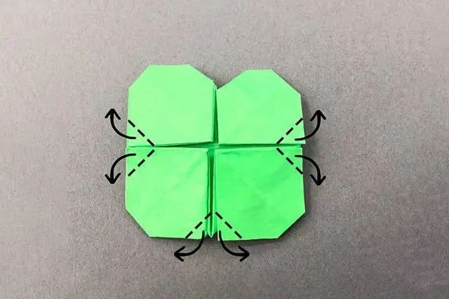 儿童四叶草折纸的折法