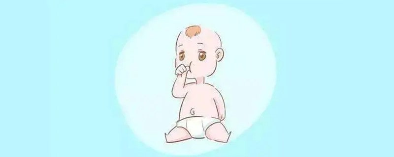 不同时期的宝宝吃手要正确引导