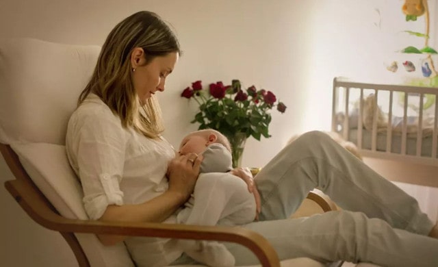 孩子多大断夜奶比较好