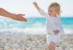 宝宝学走路，父母别犯这5个错误