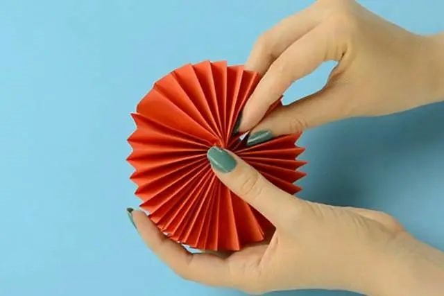 父亲节礼物简单手工：奖章制作步骤