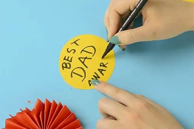 父亲节礼物简单手工：奖章制作步骤