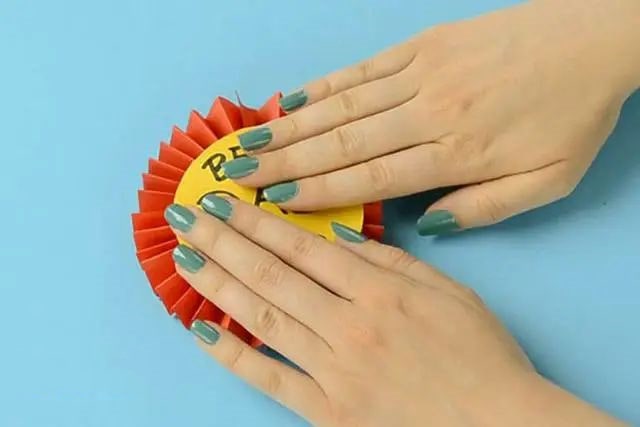 父亲节礼物简单手工：奖章制作步骤