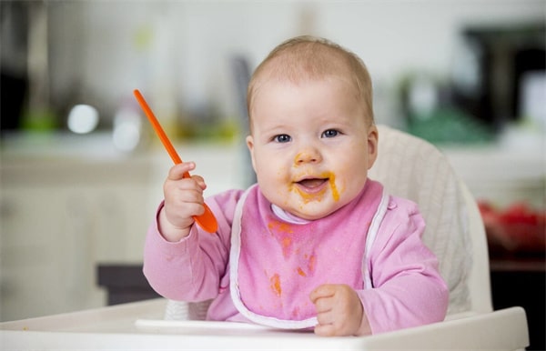 宝宝不爱吃辅食？7个原则，科学喂养婴儿