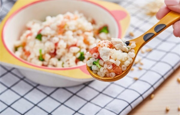 宝宝不爱吃辅食？7个原则，科学喂养婴儿