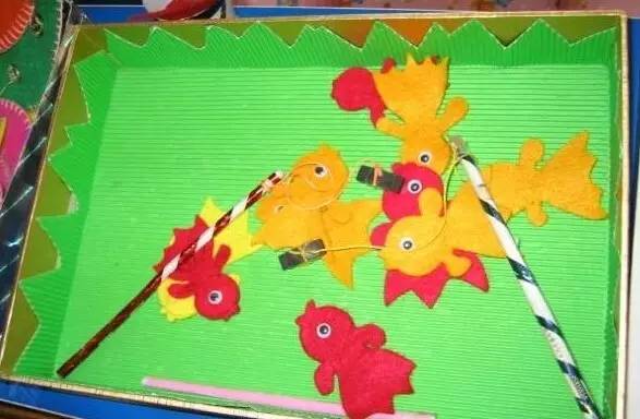 幼儿园废旧材料自制玩教具