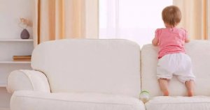 宝宝学走站立不宜操之过急