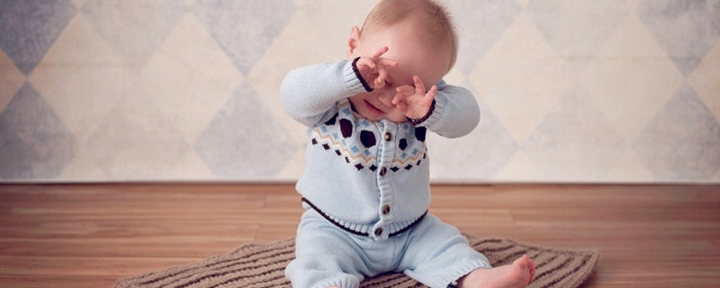 婴儿揉眼睛是怎么回事？