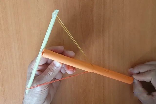 用纸折可以发射的手工迷你弩箭怎么做