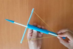 用纸折可以发射的手工迷你弩箭怎么做