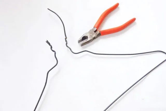 矿泉水瓶变废为宝手工制作彩色风车