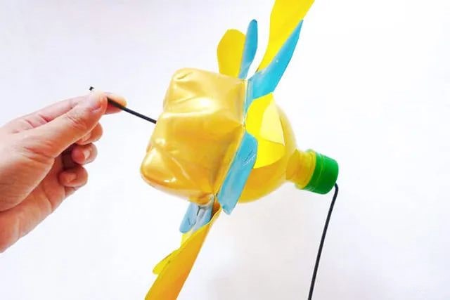 矿泉水瓶变废为宝手工制作彩色风车