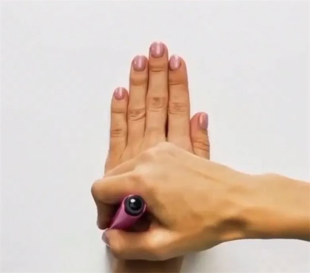 手指画小丑鱼教程