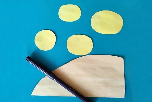 幼儿秋天手工制作大树拼贴画(步骤图解)