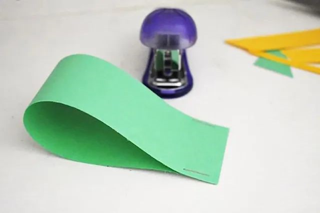 儿童剪纸手工制作立体飞机