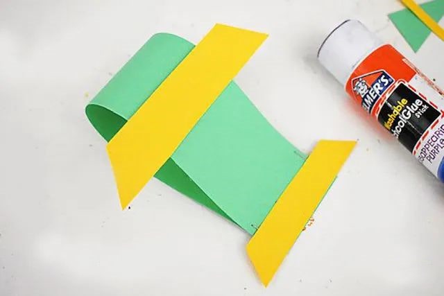 儿童剪纸手工制作立体飞机