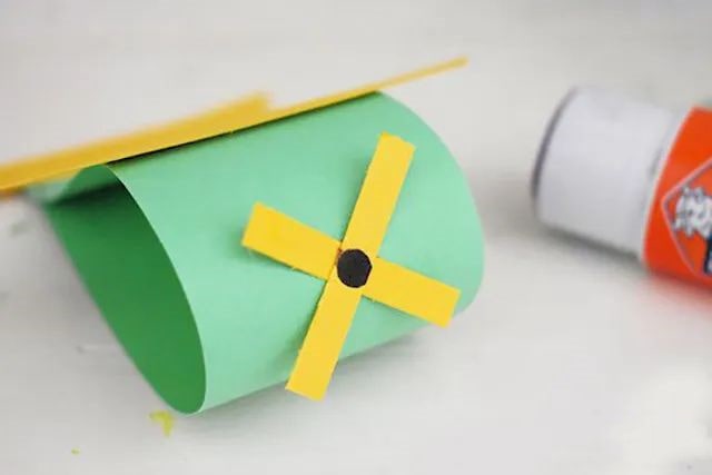 儿童剪纸手工制作立体飞机